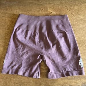 SHE WOLVES FOREVER SEAMLESS EVERSON SHORTS IN Rose